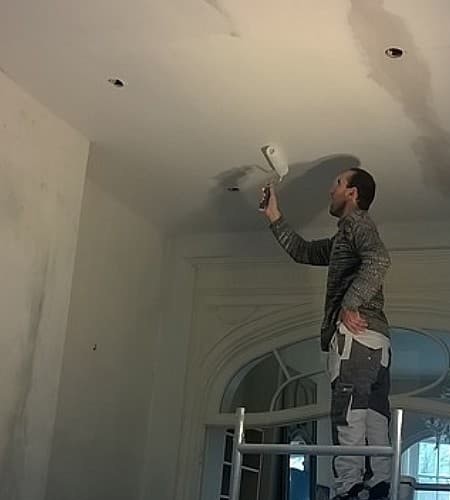Pose de faux plafonds suspendus en plaques de plâtre à Bruxelles